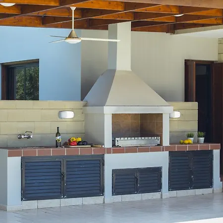 Magnolia Villa Ajía Nápa